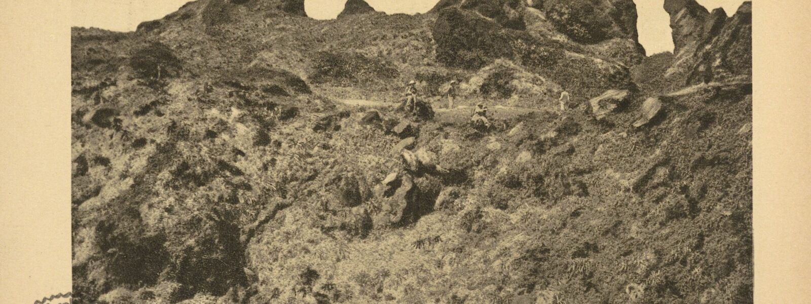 FRAD971_PG1_1939_002_Catan Photographie de 1939 de la Grande Découverte de la Soufrière (Guadeloupe).
